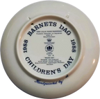 BG-CHILDREN 1988 REBG-CHI-1988-piatto-bing-grondahl-childrens-day-plate-washing-day-back