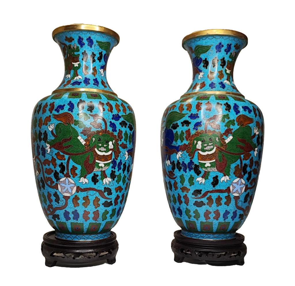 Vaso esagonale Ginger Jar in porcellana cinese, motivi floreali policromi. Marchio Made in Macau, scritta  Qing “清德裕製”, anni ’50–’70, mazzotta.