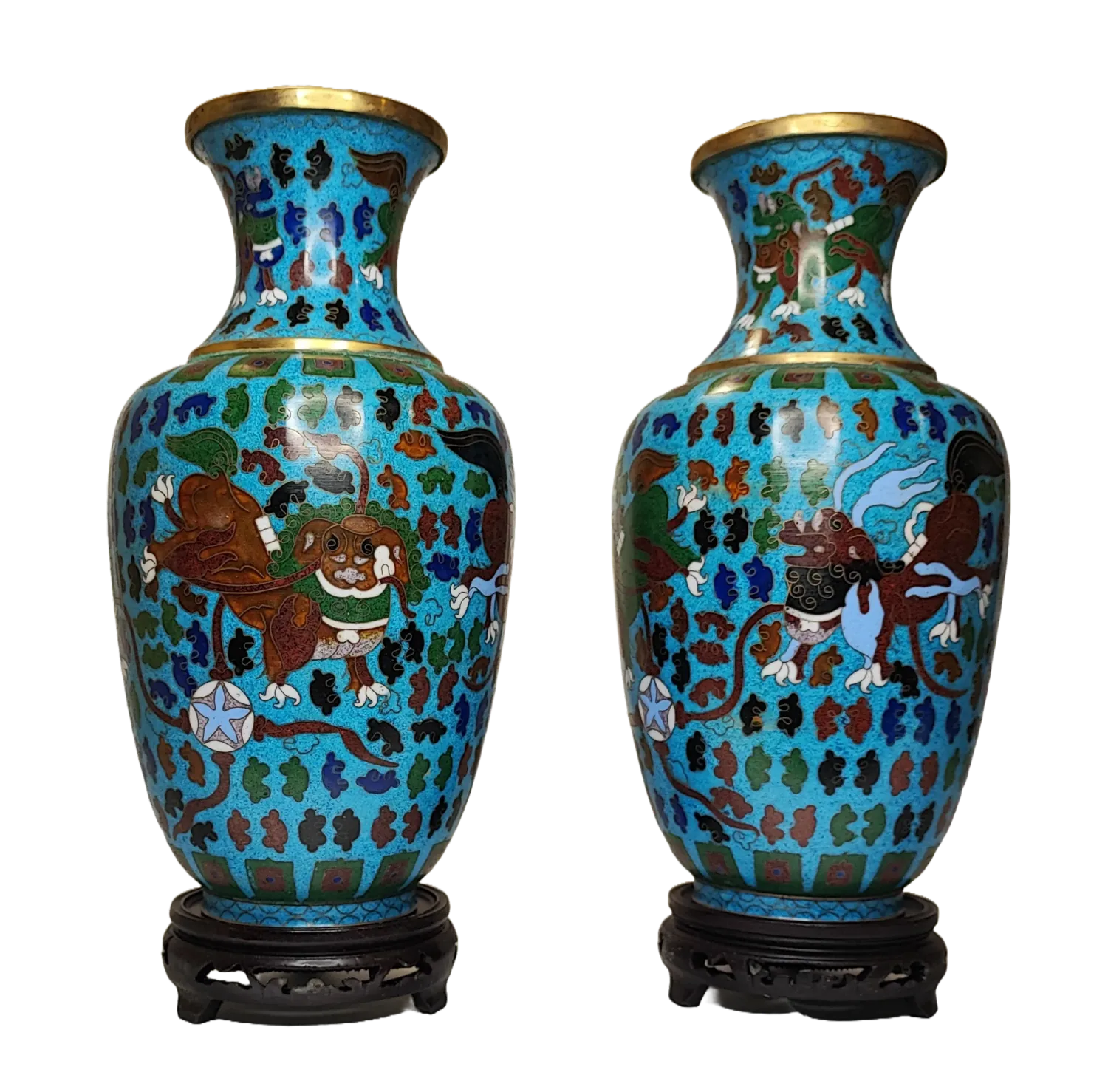 Coppia di Vasi Cloisonné  Leoni Guardiani con Sfera di Broccato