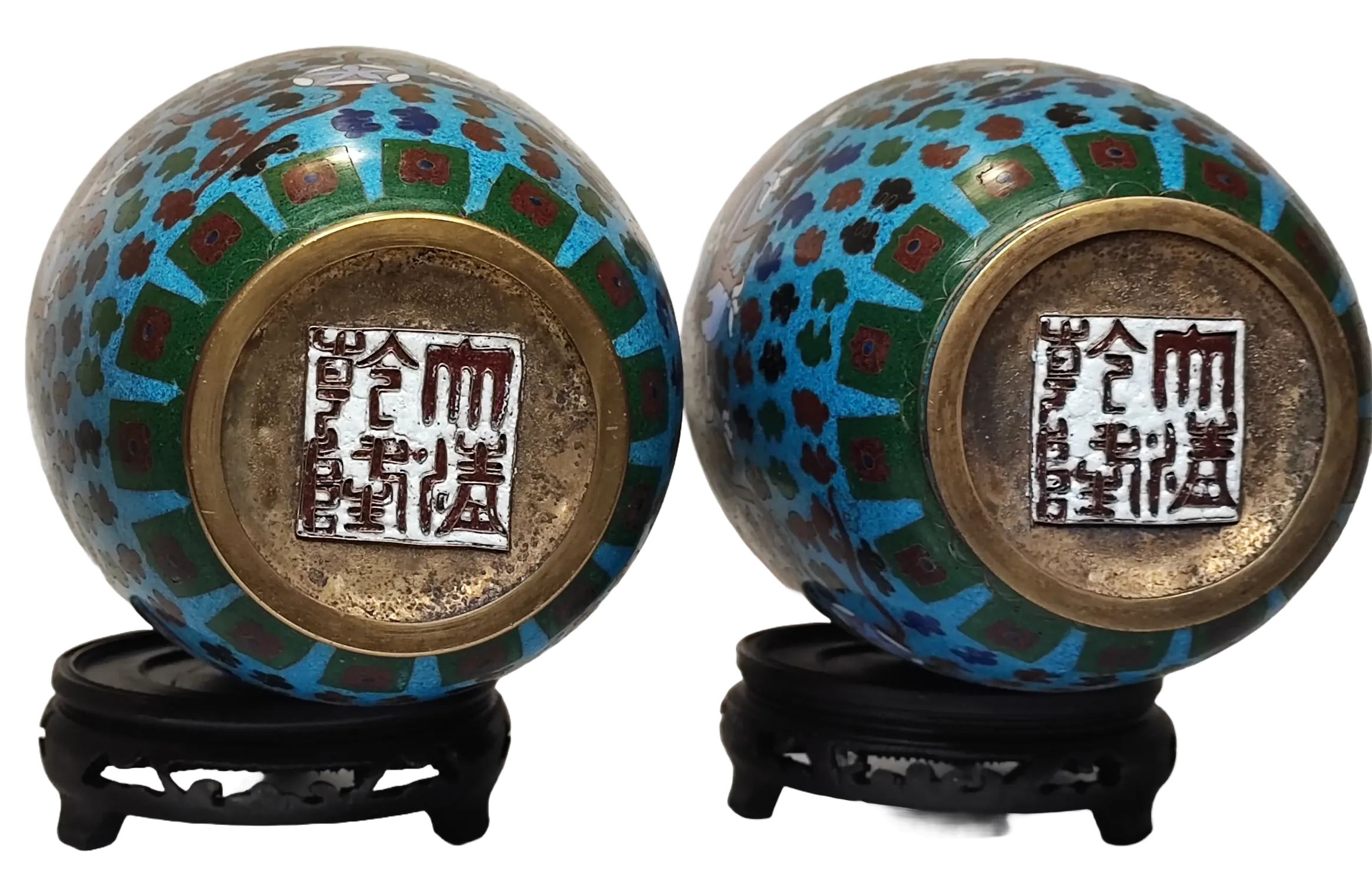 Coppia di Vasi Cloisonné  Leoni Guardiani con Sfera di Broccato