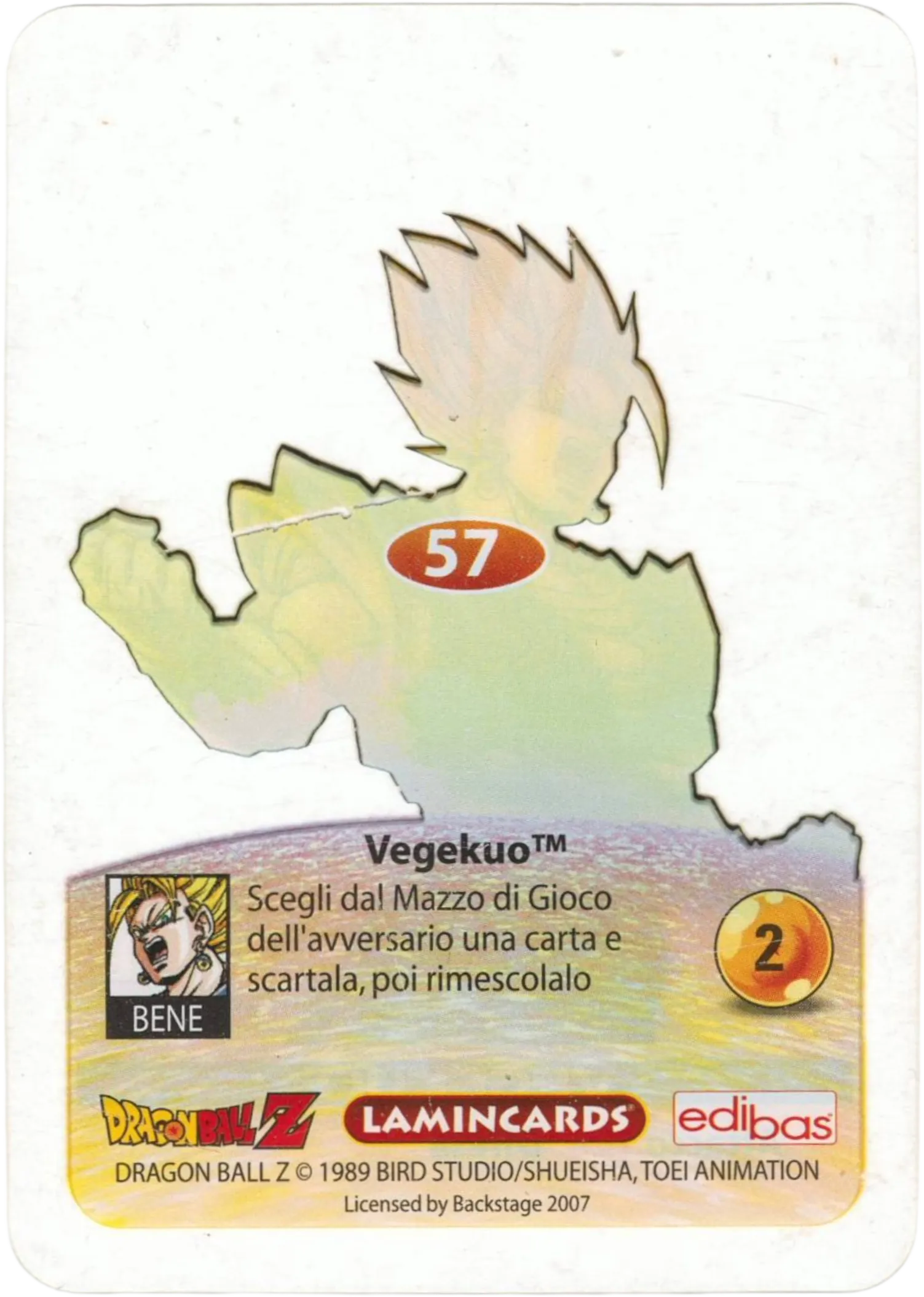 DBZ-PLT-057-VEGEKUO-0000 img2 Retro della carta DBZ Platino n. 57 Vegekuo - Fusione Goku Vegeta con orecchini Potara - parte della serie DBZ Lamincard, con dettagli visivi e grafici del prodotto.