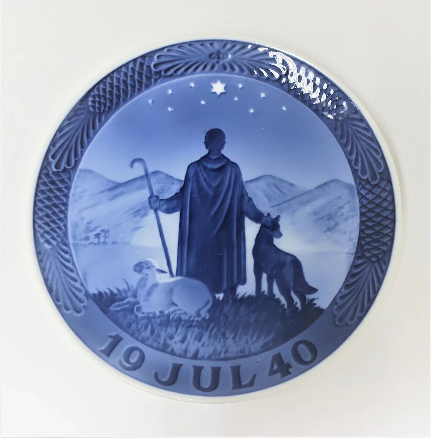 IMG1 RC-CP-1940 Piatto di Natale Royal Copenhagen 1940 cm 18 Blu e Bianco Kaj Lange Chiesa di Noerre Herlev