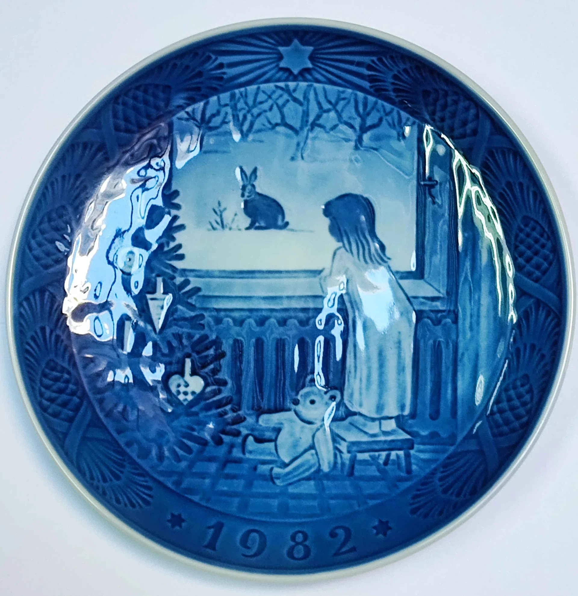 Piatto di Natale Royal Copenhagen diametro 18 cm · Blu; Bianco · Kaj Lange · Aspettando il Natale · RC-CP-1982