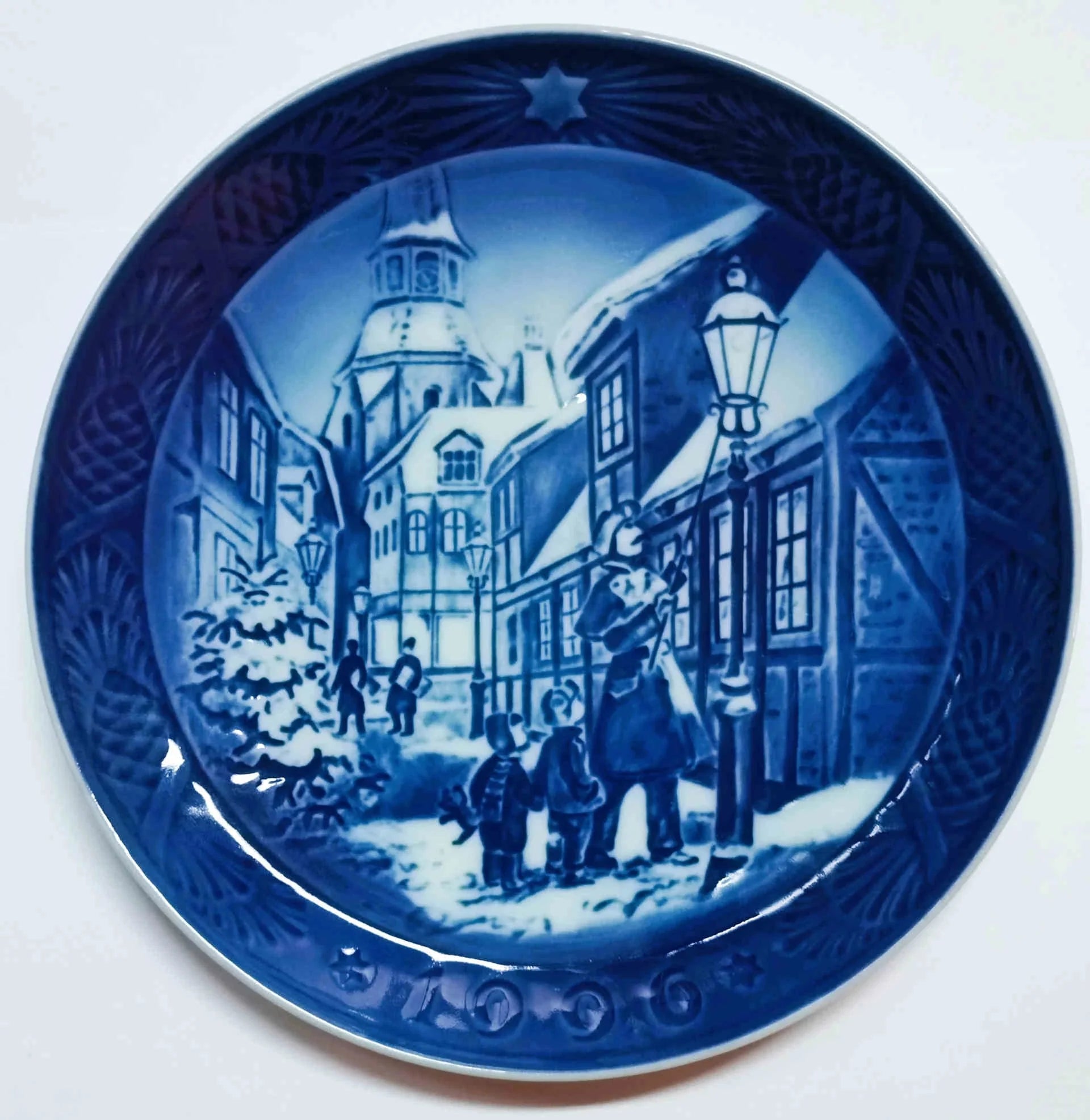 IMG1 RC-CP-1996 Piatto di Natale Royal Copenhagen 1996 cm 18 Blu e Bianco Sven Vestergaard Cattedrale di Roskilde