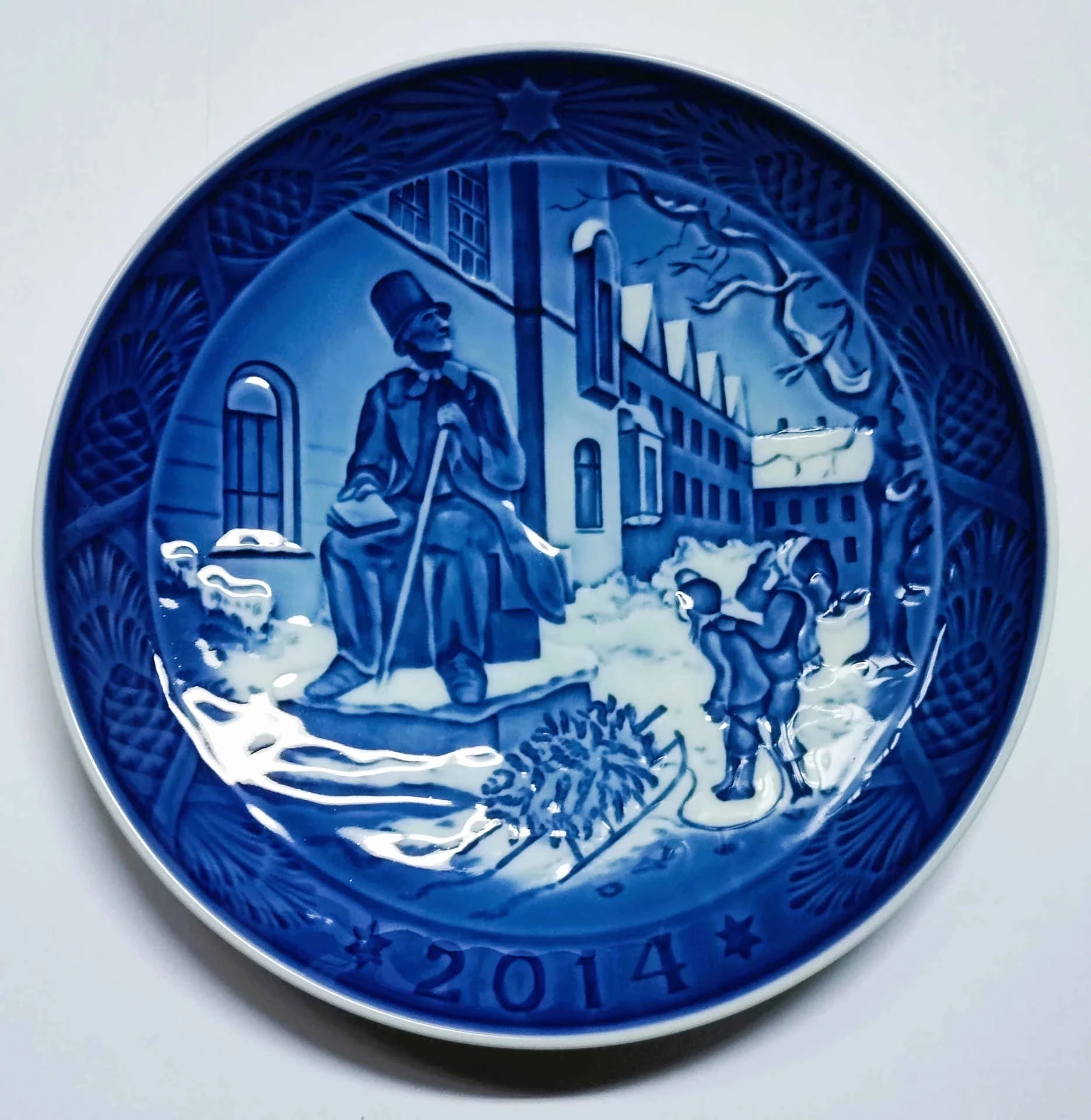 Piatto di Natale Royal Copenhagen diametro 18 cm · Blu; Bianco · Sven Vestergaard · Hans Christian Andersen · RC-CP-2014