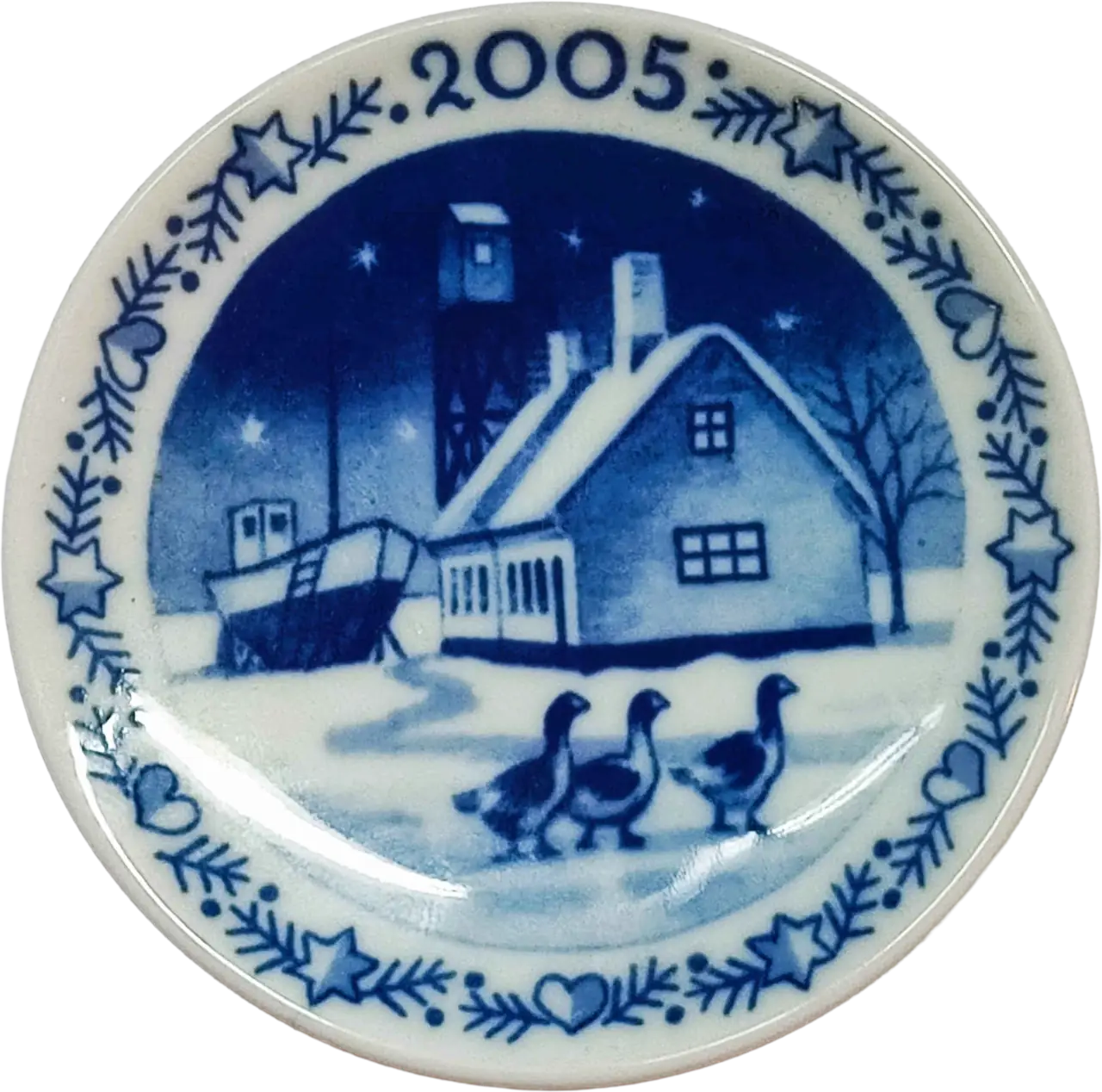 Placchetta di Natale Royal Copenhagen diametro 8 cm · Blu e Bianco · Sven Vestergaard · Villaggio di pescatori di Dragør · RC-C-PLACCHETTE-2005