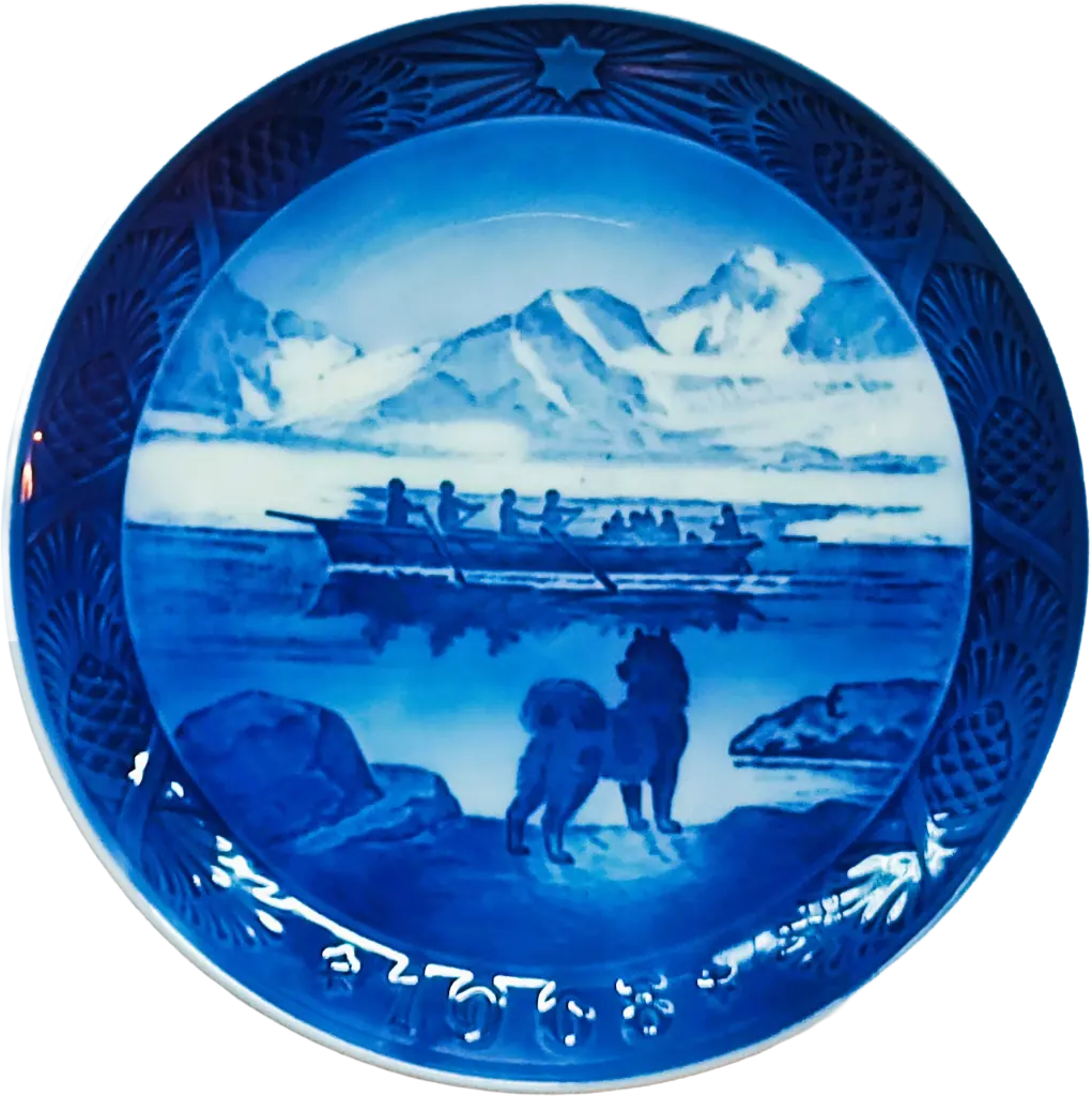 Piatto di Natale Royal Copenhagen diametro 18 cm · Blu e Bianco · Kaj Lange · L'ultimo umiak in Groenlandia (uminak = barca a remi per donne) · RC-CP-1968