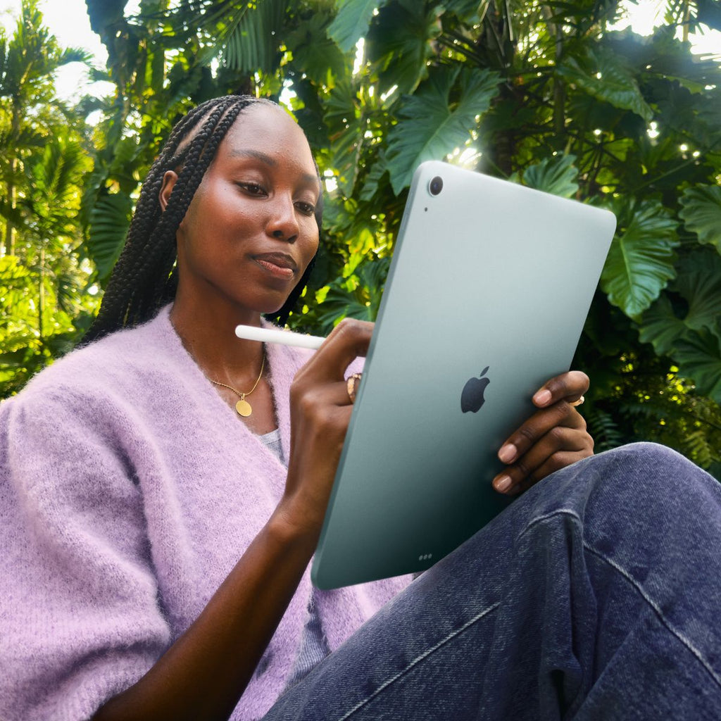 Apple iPad Air 11-inch (M4, 1TB, Wi‑Fi + Cellular) in Space Grey — Italian model. Slim aluminum design, edge‑to‑edge Liquid Retina display, top button with Touch ID, and USB‑C port. mazzotta.store.